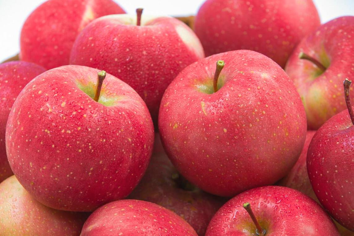 每晚吃1个煮熟的苹果有什么好处,每天早起吃一个煮熟的苹果好吗