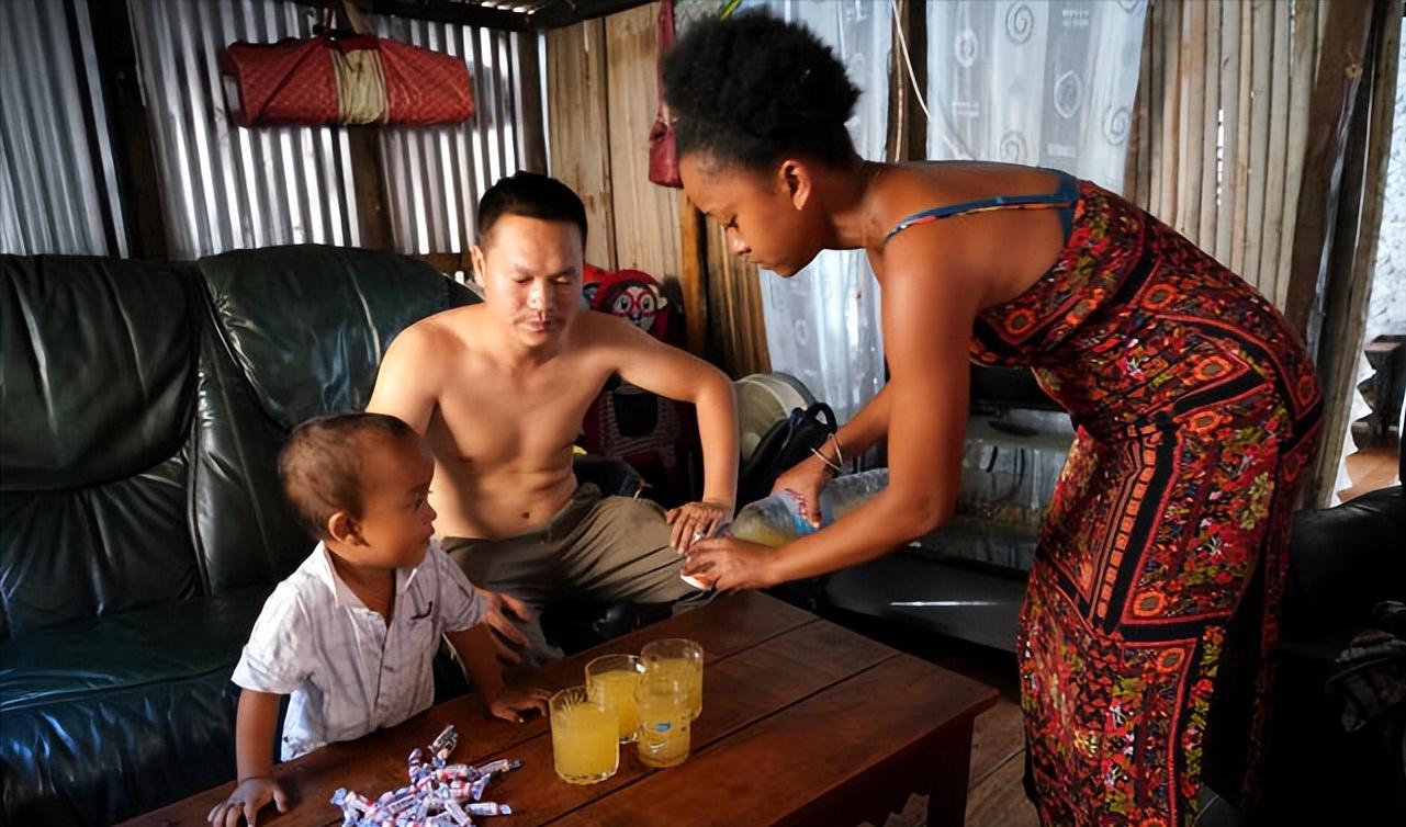 6年前，湖南农村小伙娶非洲美女，定居非洲月入10万，现状如何？