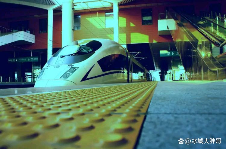 哈尔滨西站高铁夜晚,哈尔滨西站高铁规划图