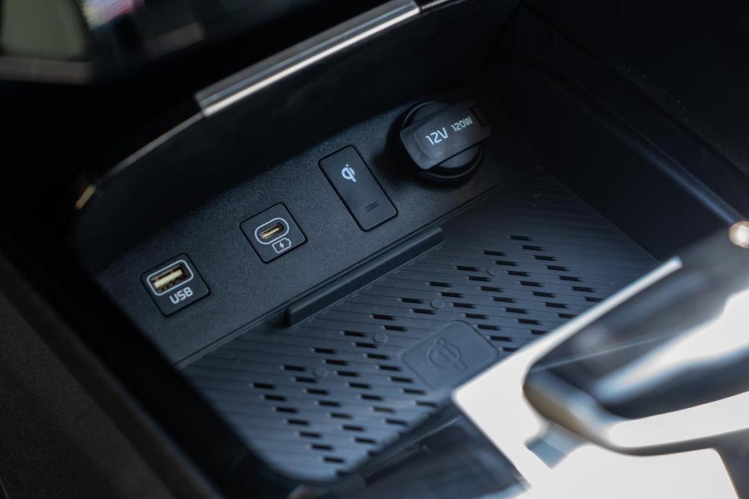 试驾全新起亚k3上路回头率不错,起亚k3手动1.6试驾视频