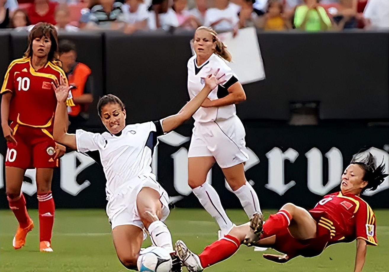 2018年，43岁的前女国脚张欧影患癌离世，临终前的生活凄惨落寞