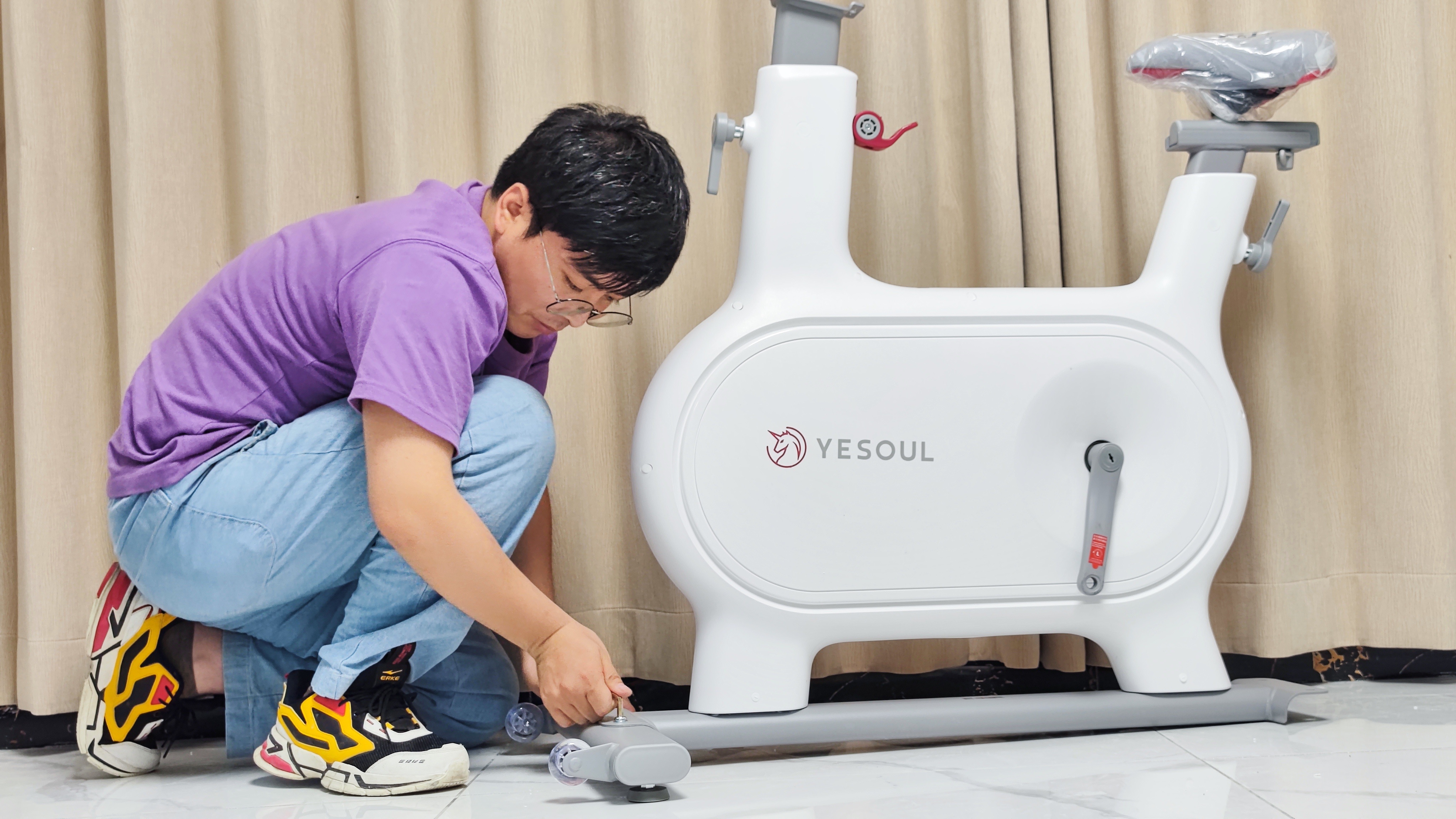 动感单车伤脚吗,动感单车利与弊