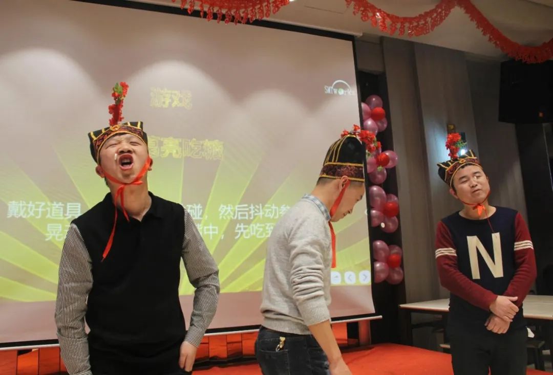 团建趣味飞机游戏怎么玩,趣游研学营