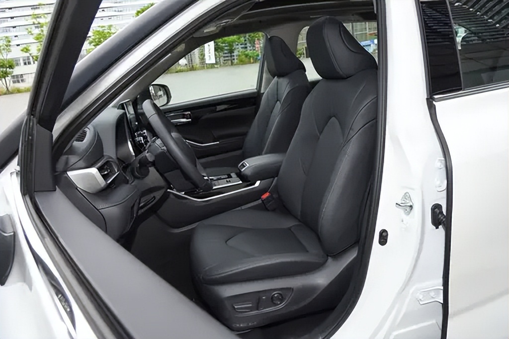 丰田新款汉兰达越野性能,全新丰田汉兰达有燃油版么