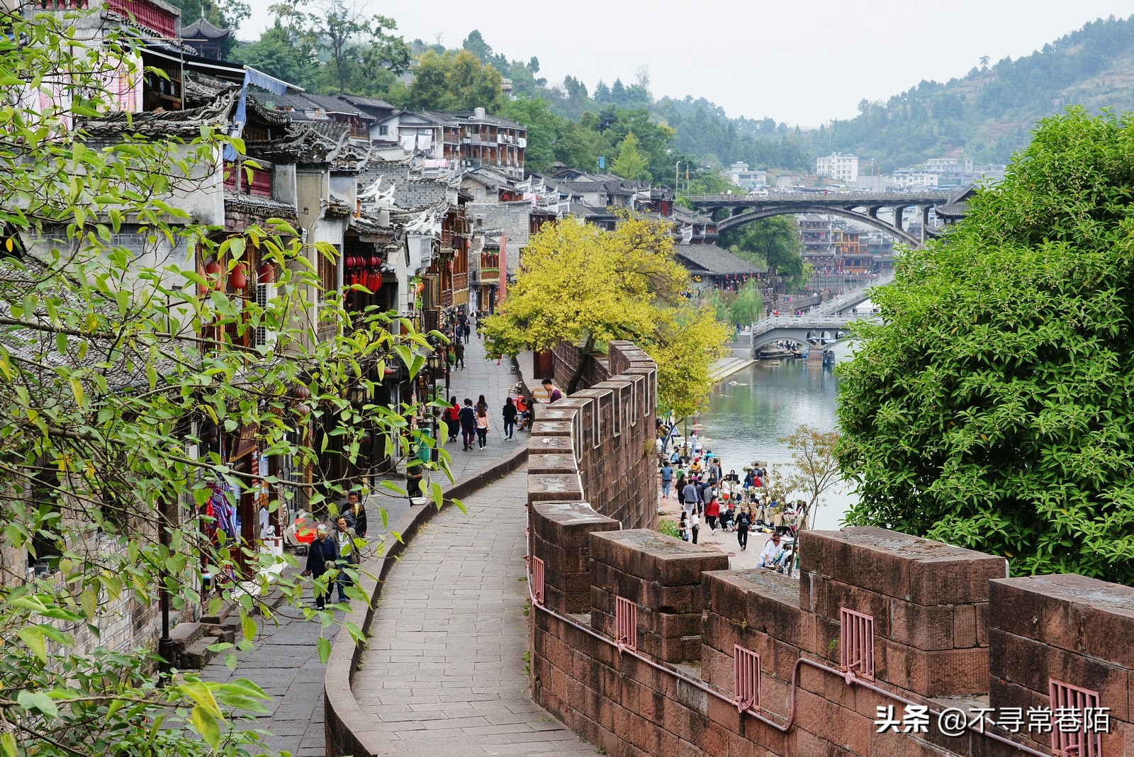这里有许多历史悠久的古镇,从历史中走来的古镇