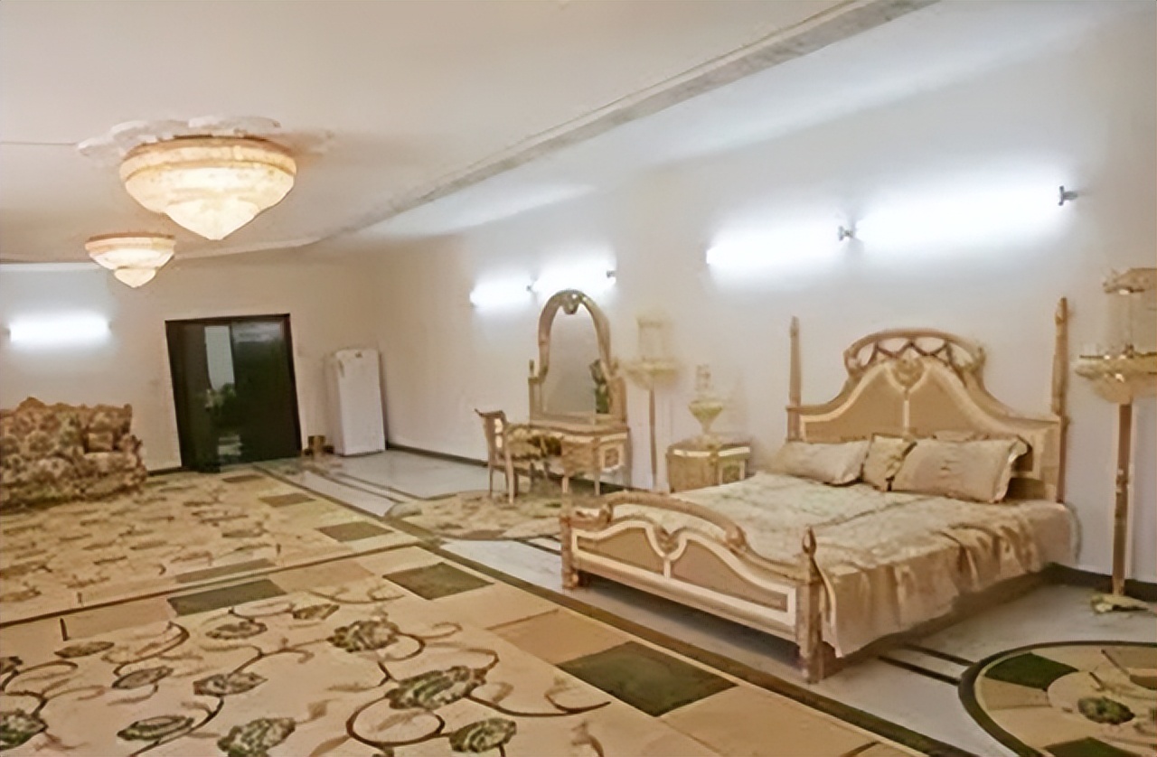 美军冲进萨达姆办公室，发现两件“中国造”，分别来自上海和台湾