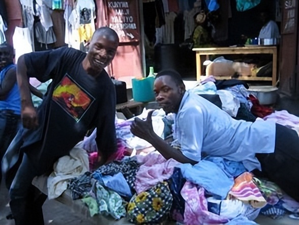 中国旧衣服被非洲人哄抢，一天能卖20万！女式内衣最受欢迎？