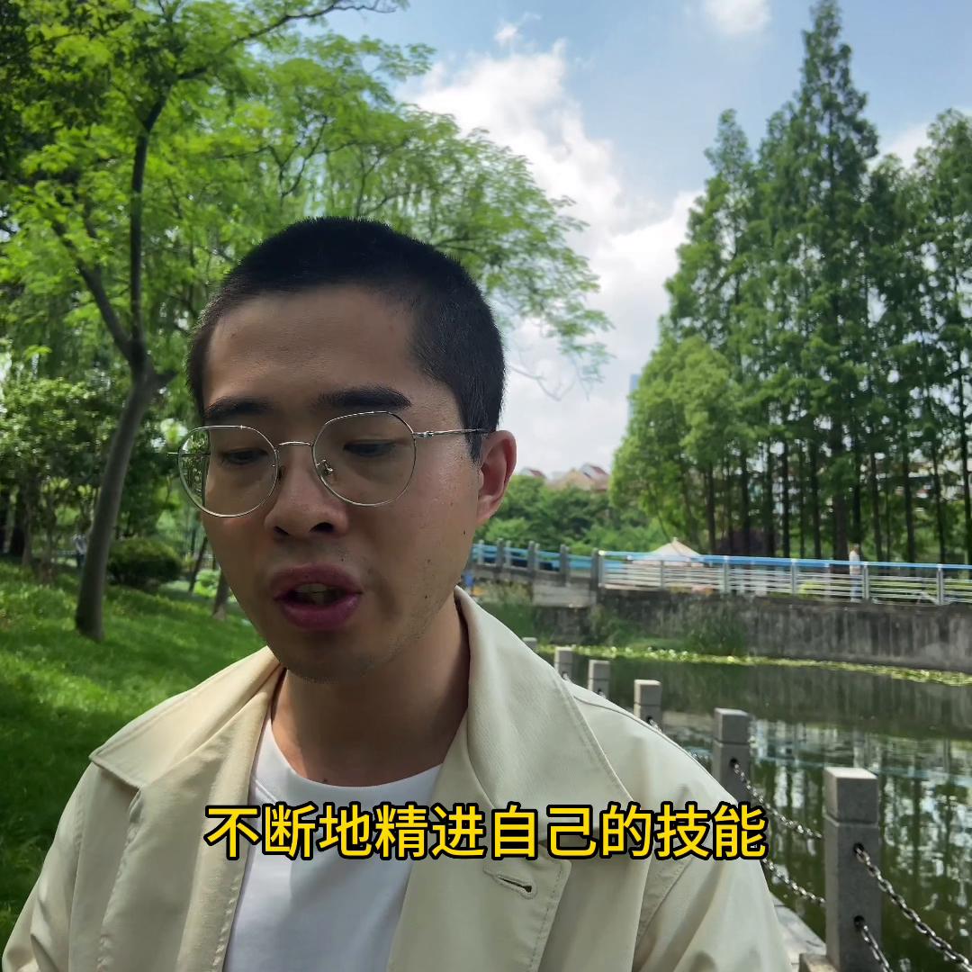 【阿牛读书】45成为杰出人物需要经历四个阶段1、埃...