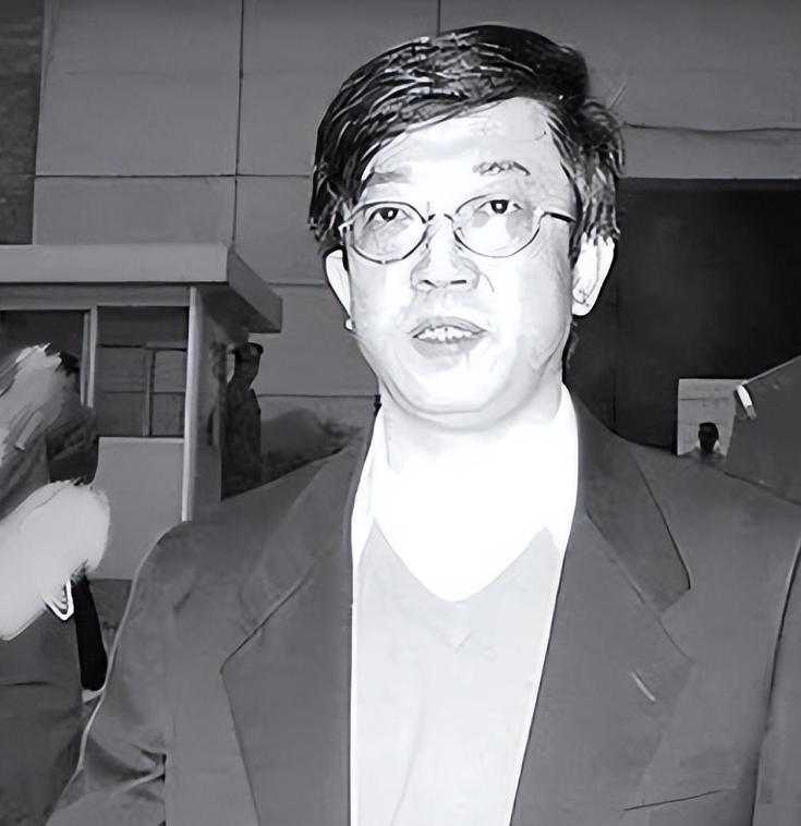 河北“土皇帝”李真：强迫4个空姐轮流伺候，仅7年敛财超2000万