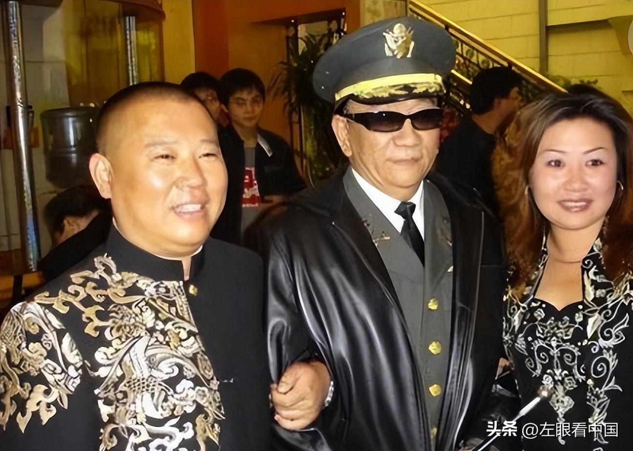 侯耀华和各大明星合影,侯耀华戴金表