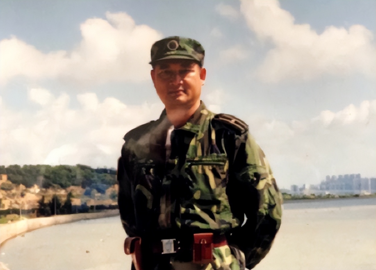 有以前当过军人的明星,16位曾是军人的明星