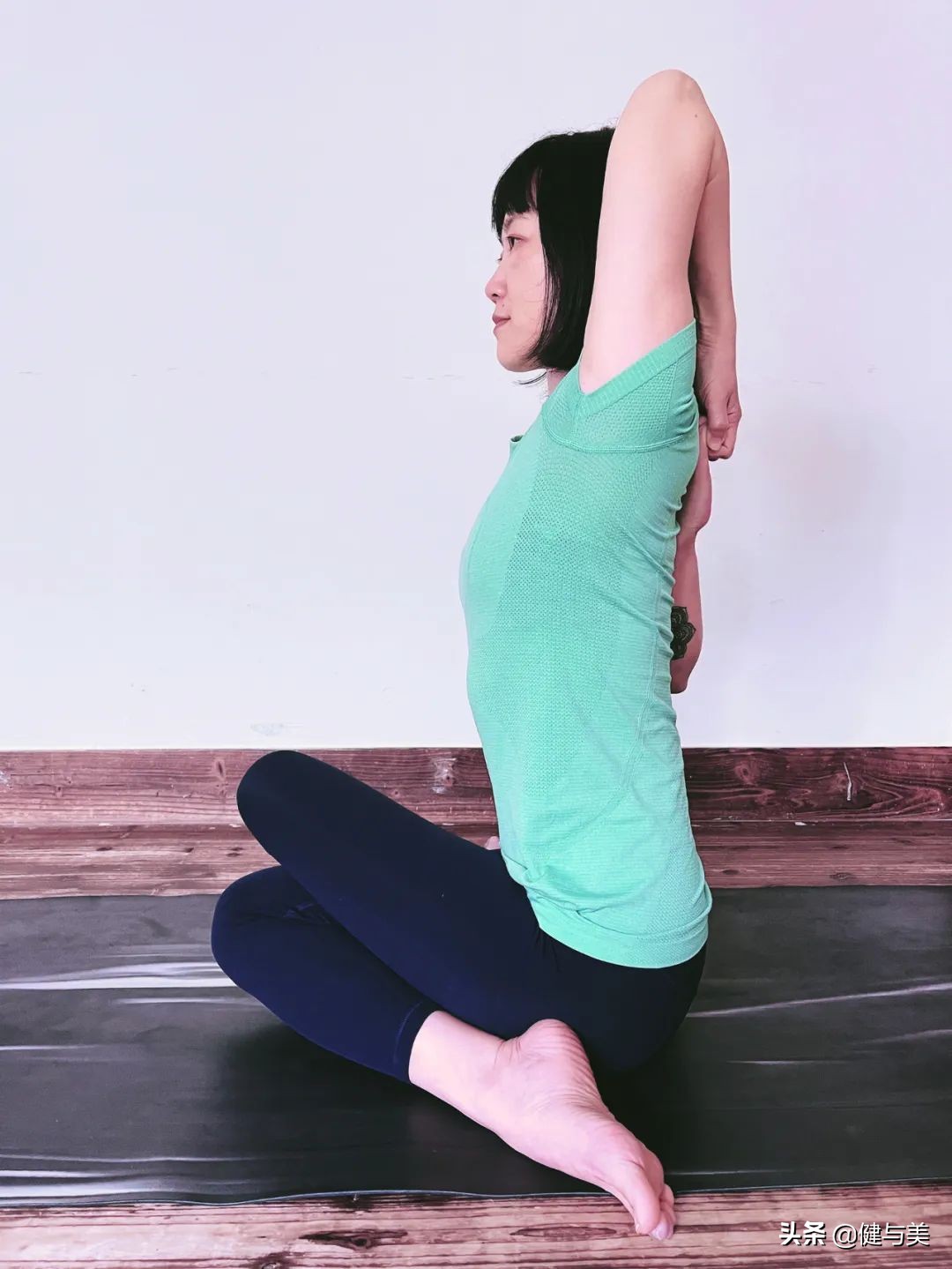 为什么瑜伽坐姿容易弓背,瑜伽束角式总是站不稳