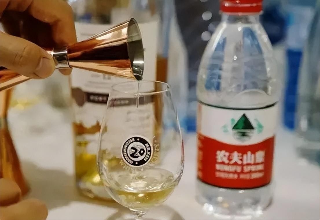 以前酒量大现在易醉口干什么原因,喝完酒好口渴