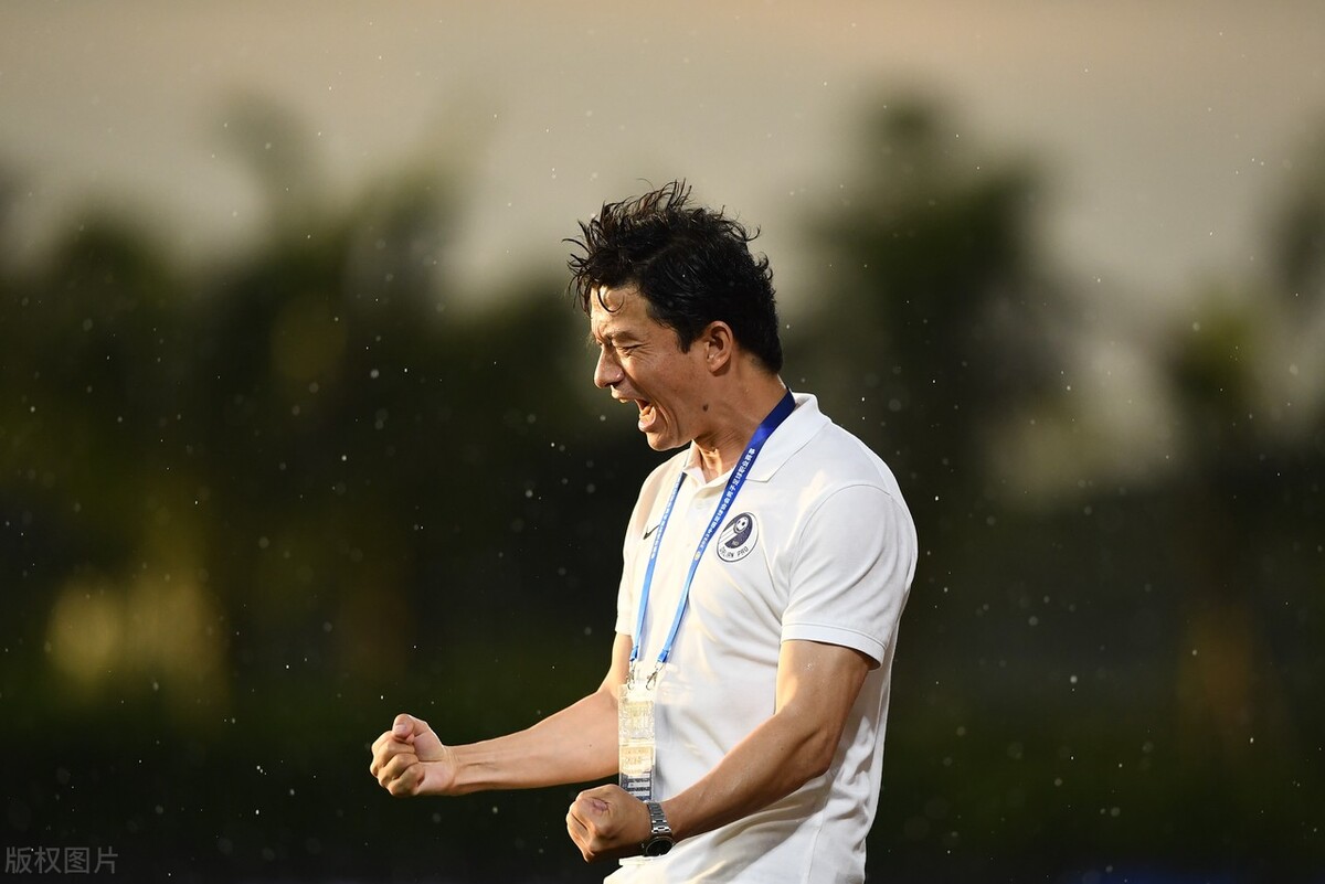 谢晖前往崇明岛看望恩师徐根宝,谢晖谈大连足球俱乐部