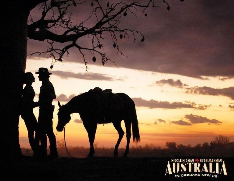 从新秀崛起到巨星陨落，巴兹鲁赫曼《猫王》是一场奢华人生大秀