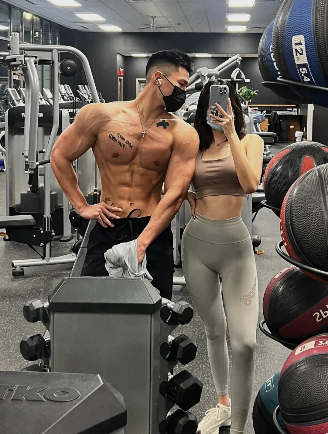 健身房怎么健身好看一点,健身大神们的健身房穿搭