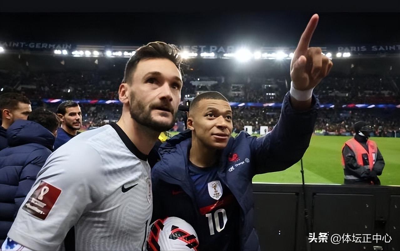 姆巴佩有资格当法国队队长,姆巴佩当选法国队队长与德尚握手