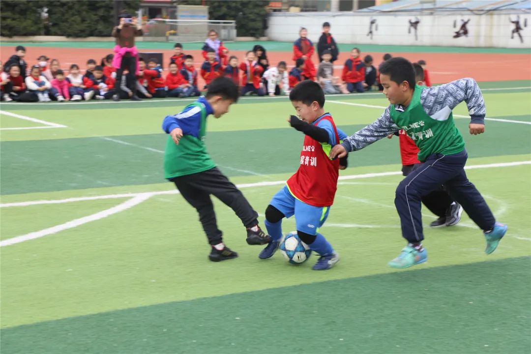缤纷校园|飞吧，足球！