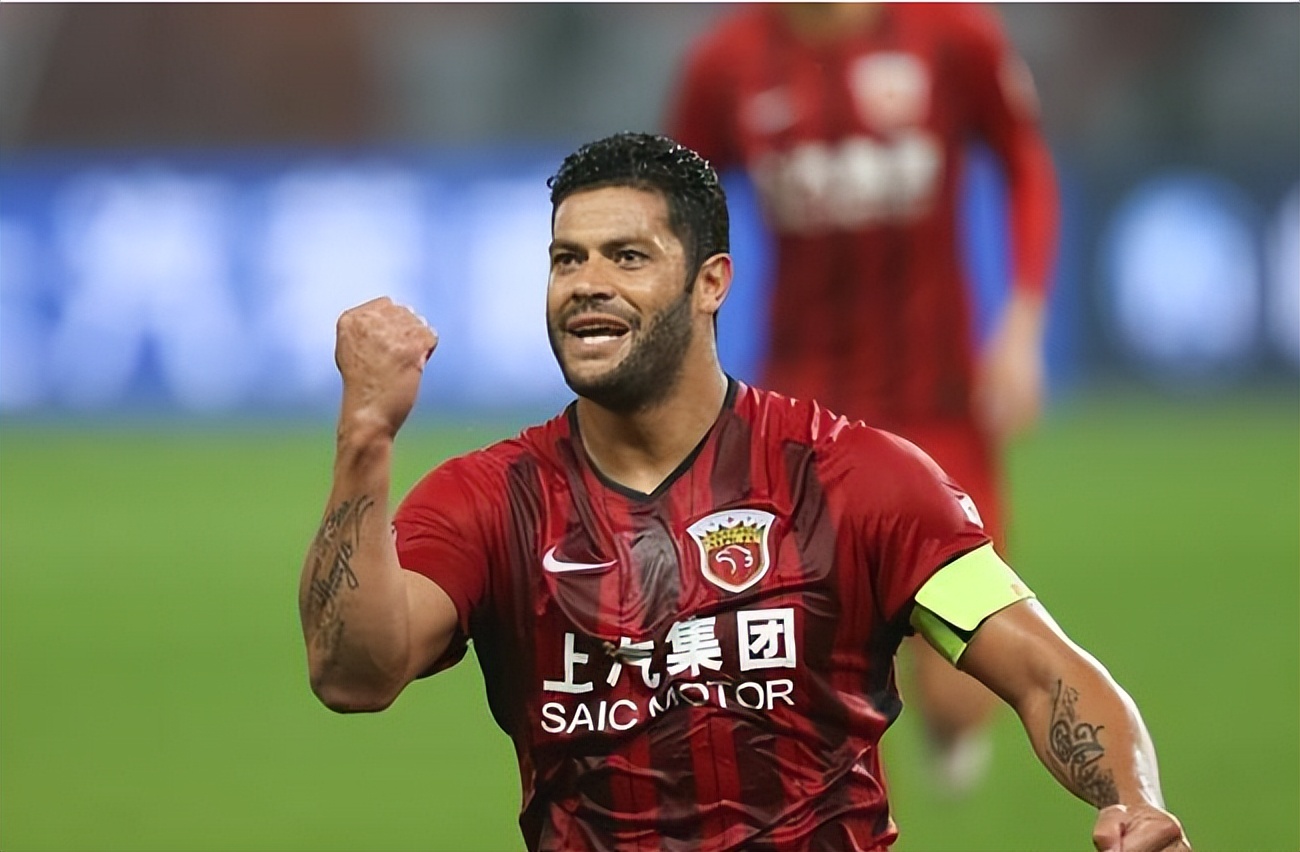 世界足坛的“重炮手”，战神国王齐上阵，卡洛斯毫无争议