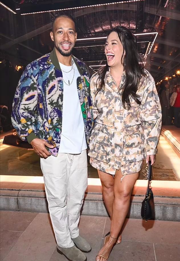 180斤大码超模高冷脸好美！直接穿内衣拍照，挤出多层赘肉竟不油