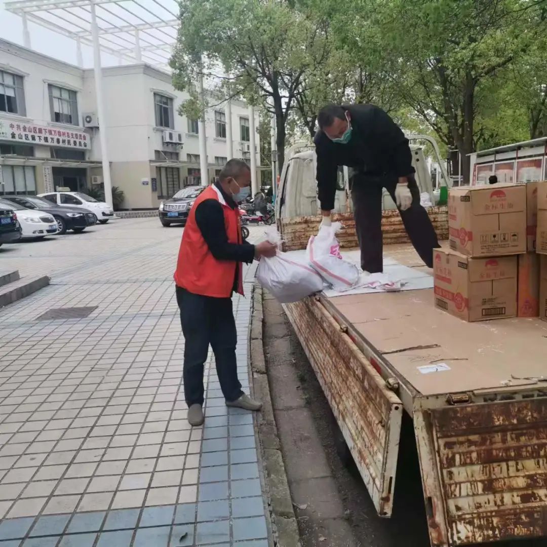 金山的他既是水稻种植户,又是一线抗“疫”志愿者