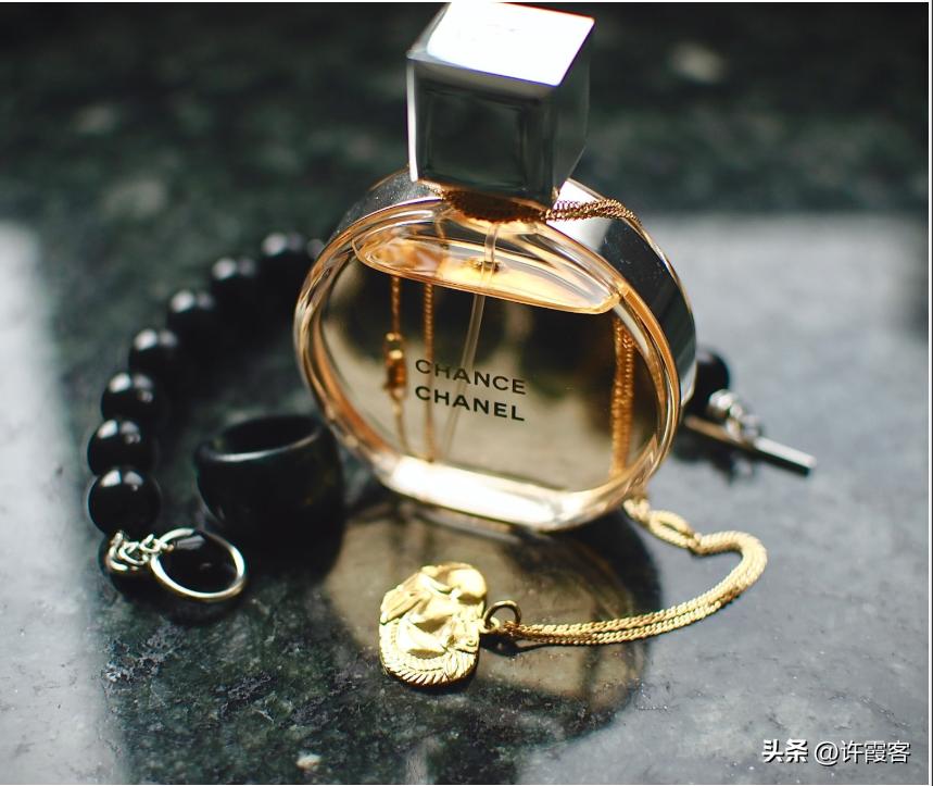 畅游浪漫之都巴黎，为你最亲密的爱人，必须准备的七件最浪漫礼物