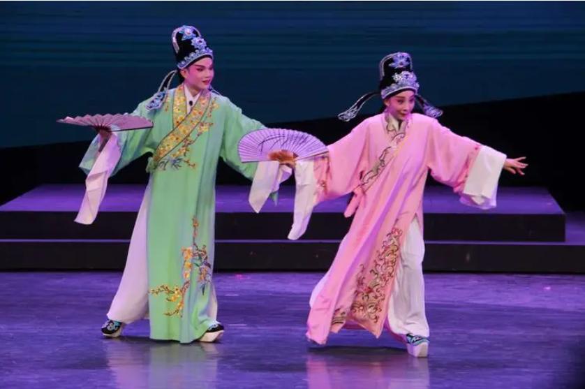 湖北与湖南交界的湖是什么湖,为何一湖相隔的湖北湖南差异巨大