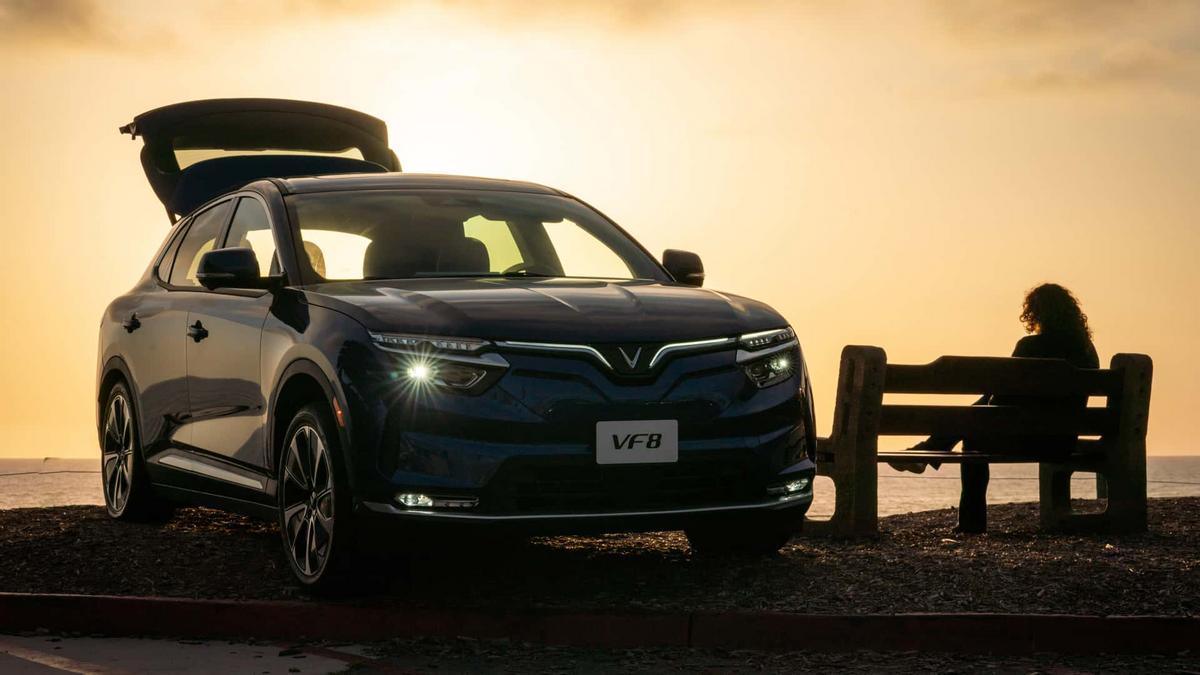 越南电动车vinfast试驾,美国车评人评价越南vinfast电车