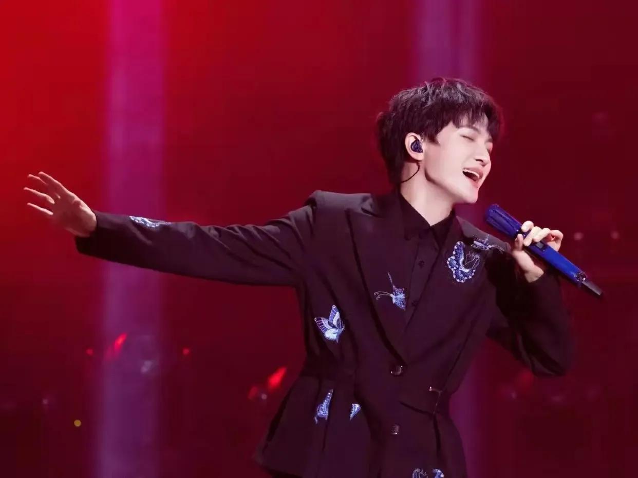 周深合唱天籁之音,周深歌曲惊艳全场