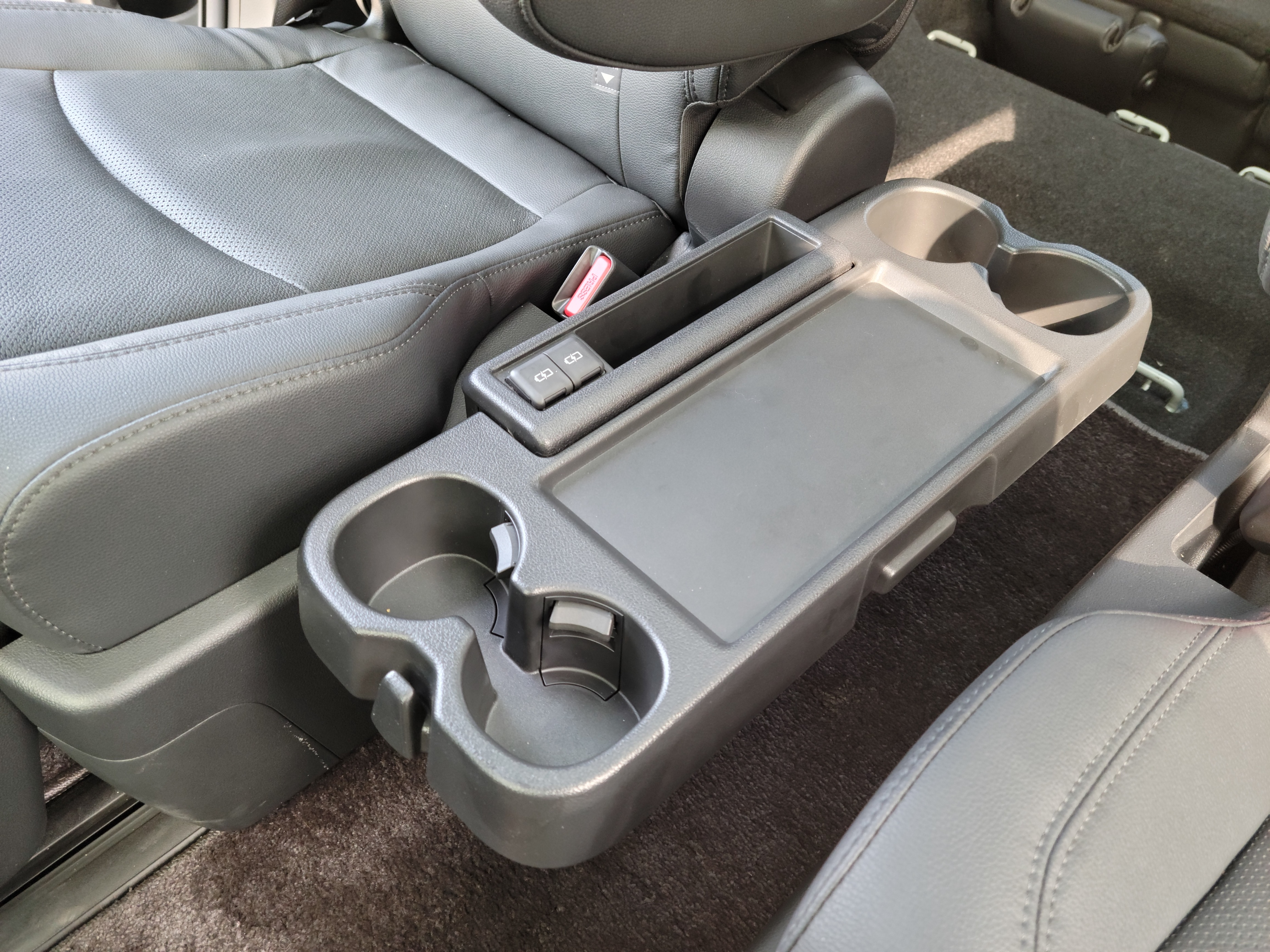 体验丰田小型mpv,丰田sienna七座小型mpv试驾