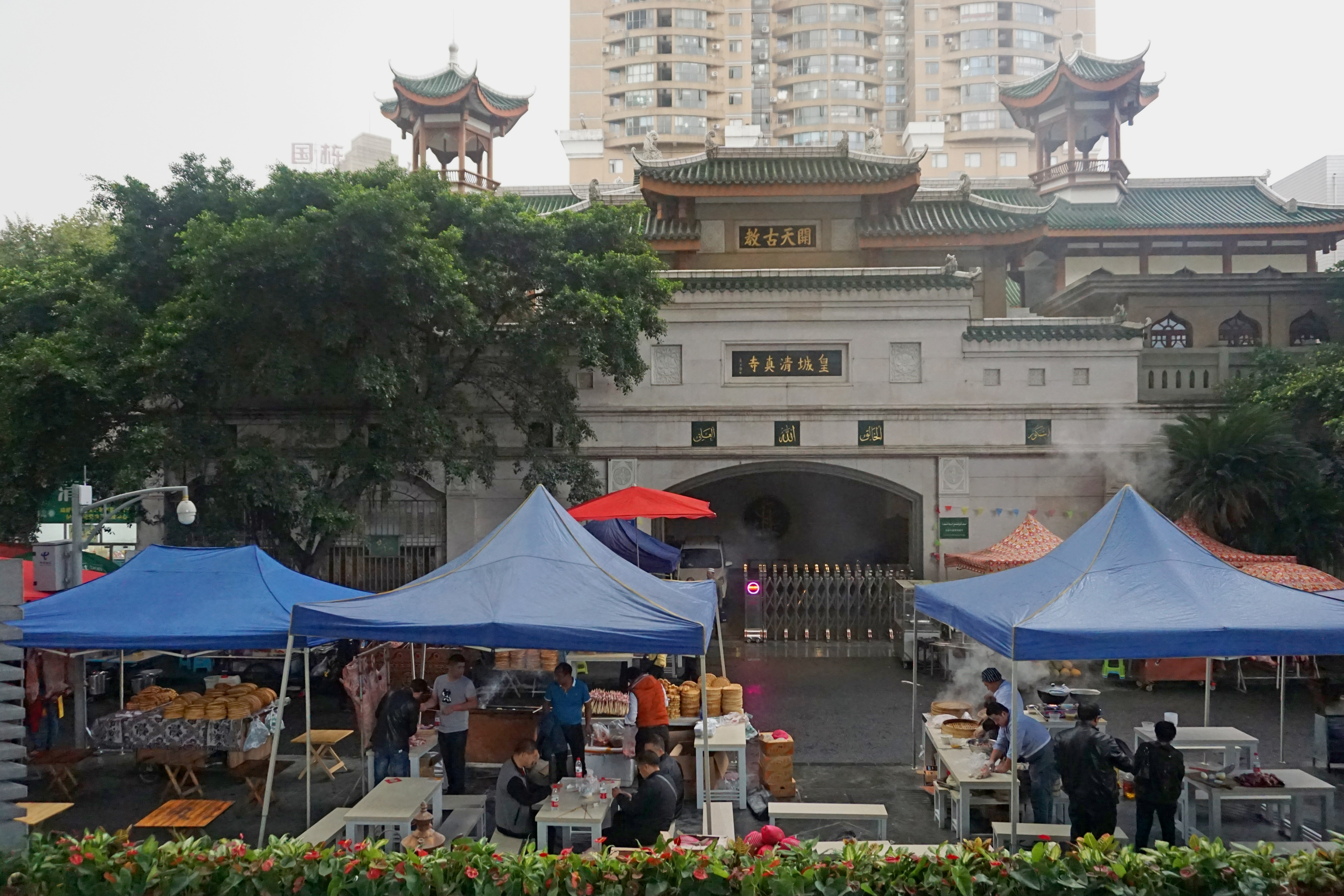 成都皇城清真寺旁边的清真美食,成都皇城坝火锅牛肉饼