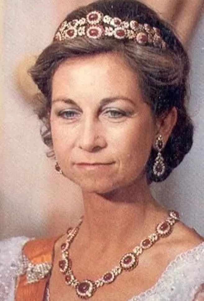 凯特王妃得到珠宝,凯特解锁女王珠宝