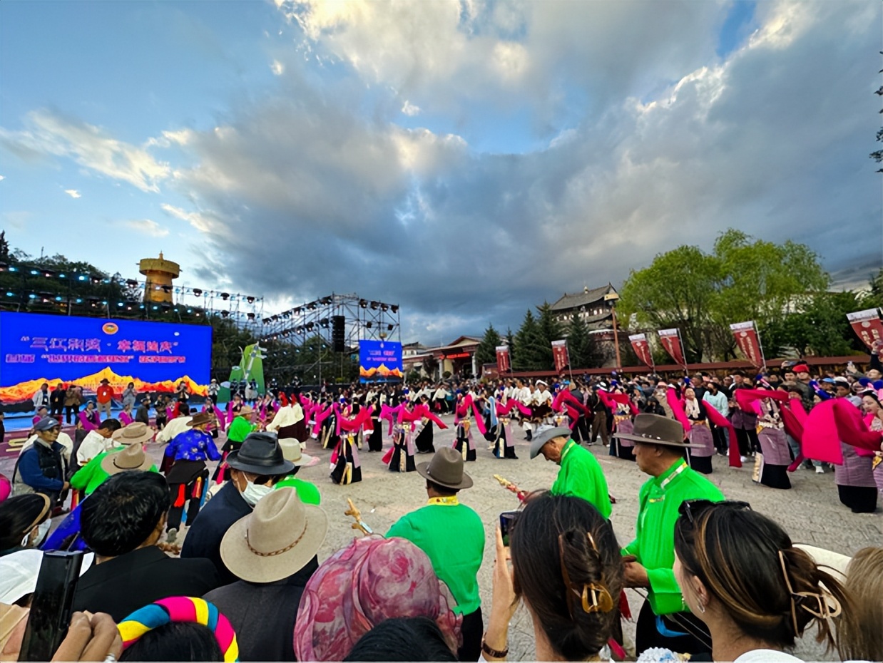 网络大V行走进香格里拉3959万流量共享雪域高原上的全民狂欢