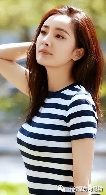 胸大怎么穿衣服不肿,胸大怎样穿衣服才显胸小