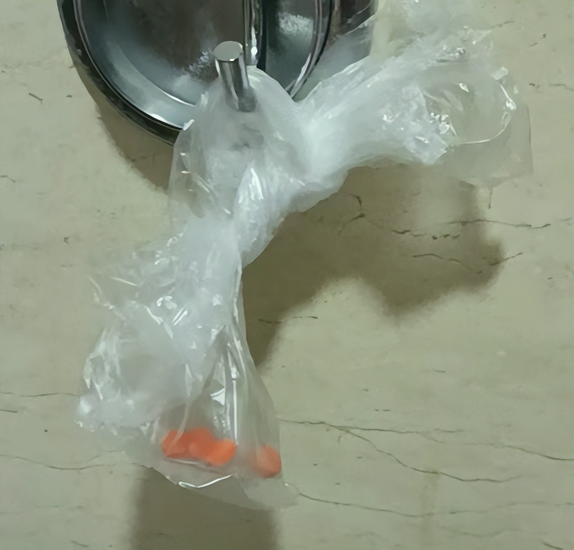 合肥一小区出现特殊药房,合肥一小区出现露天菜市场