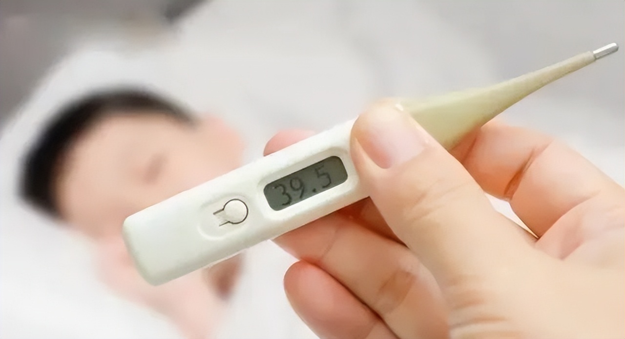 贵州一家三口到海南旅游，6岁儿子下海游泳后高烧不退病危，医生：整个大脑像豆腐渣