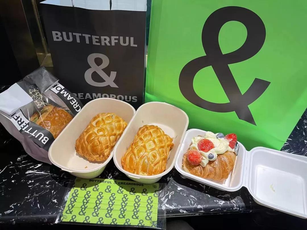 在三里屯BC排长队，一袋面包黄牛卖我200块