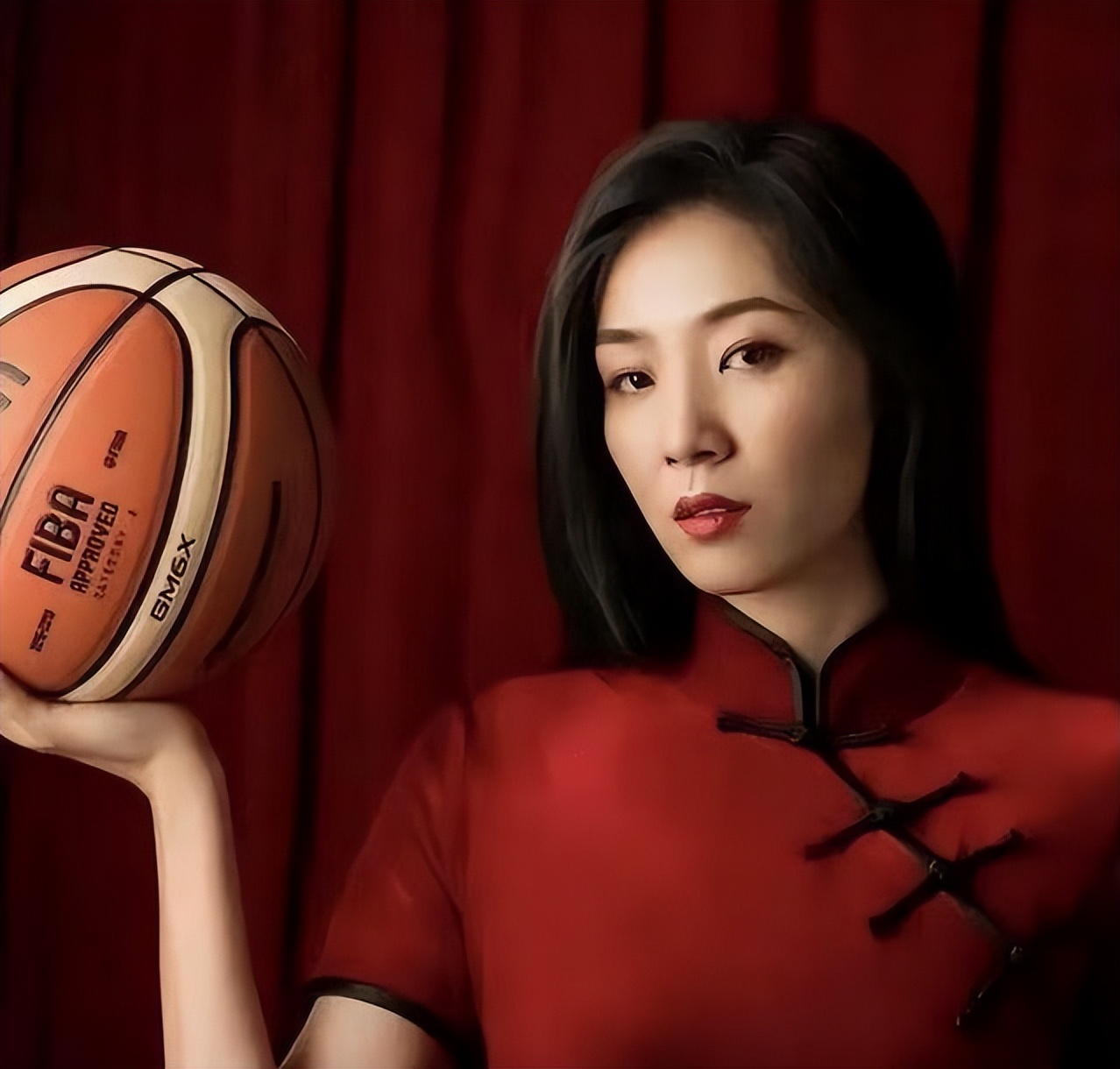 中国女篮王思雨照片好看一点的,徐杰和张茹王思雨身高啥关系