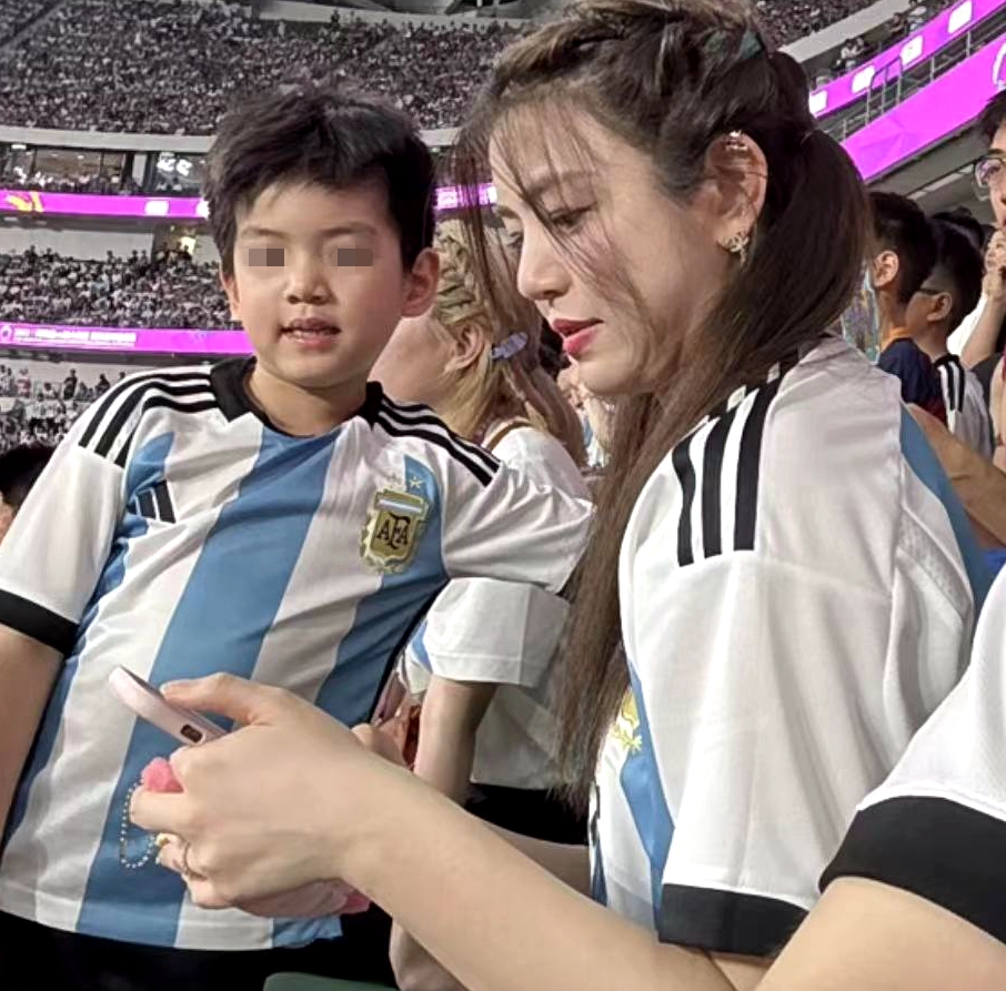 陈妍希看梅西比赛,陈妍希带娃看梅西比赛
