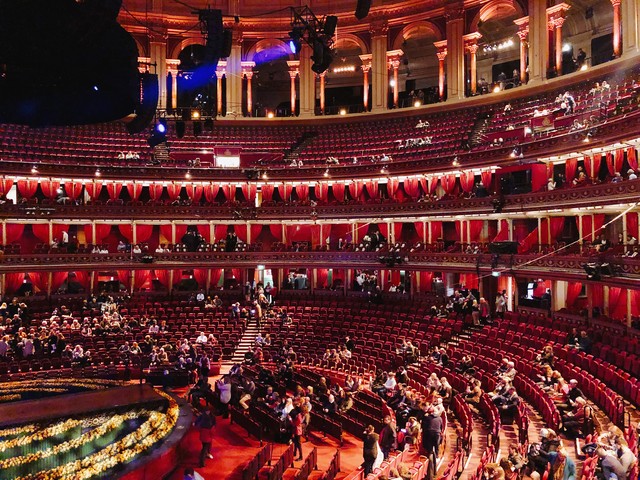 情人节就是男人一个人的节日吗,什么时候情人节成了女人的节日