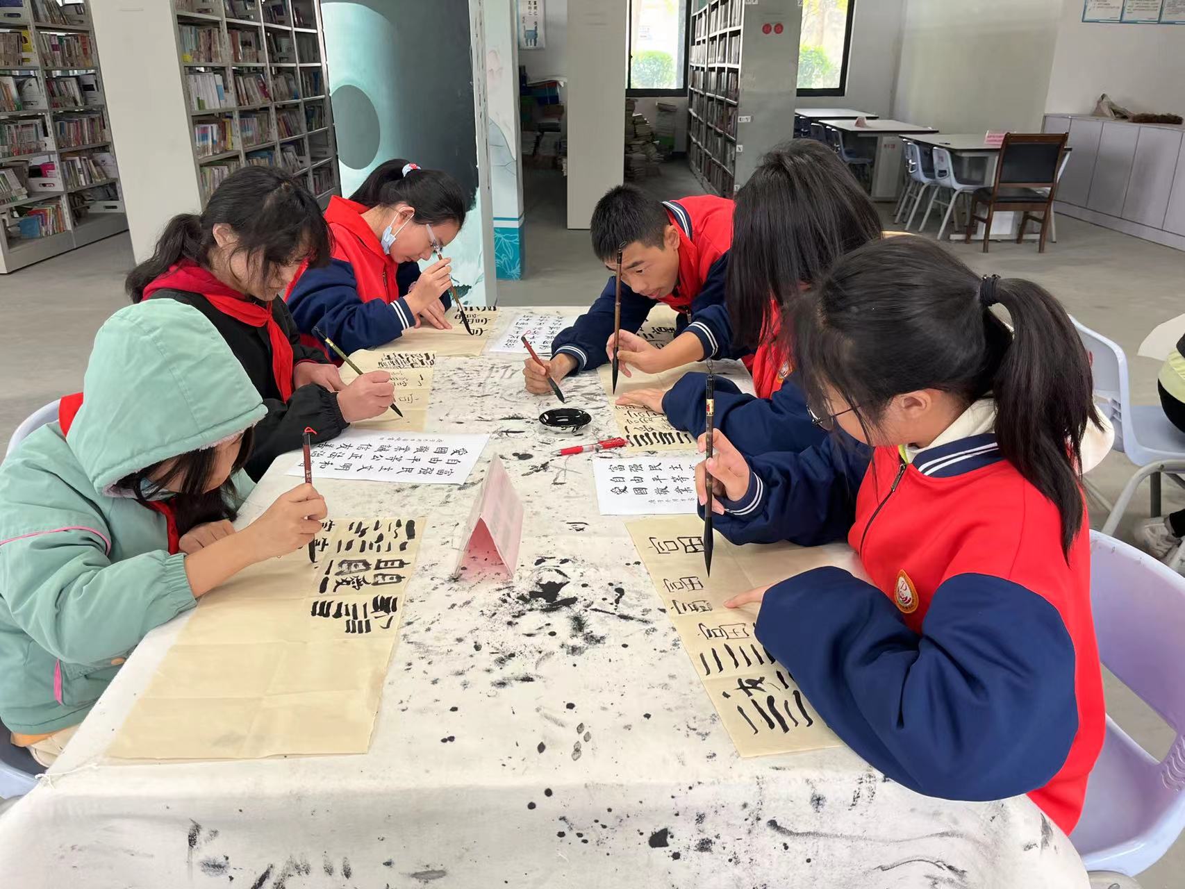 缤纷社团绽光彩,缤纷社团活力迎新宣传图