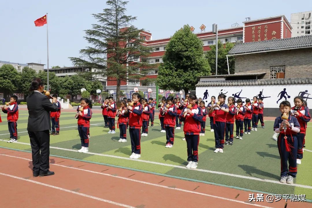 罗雄街道东屏小学大课间操,罗平罗雄街道东屏小学