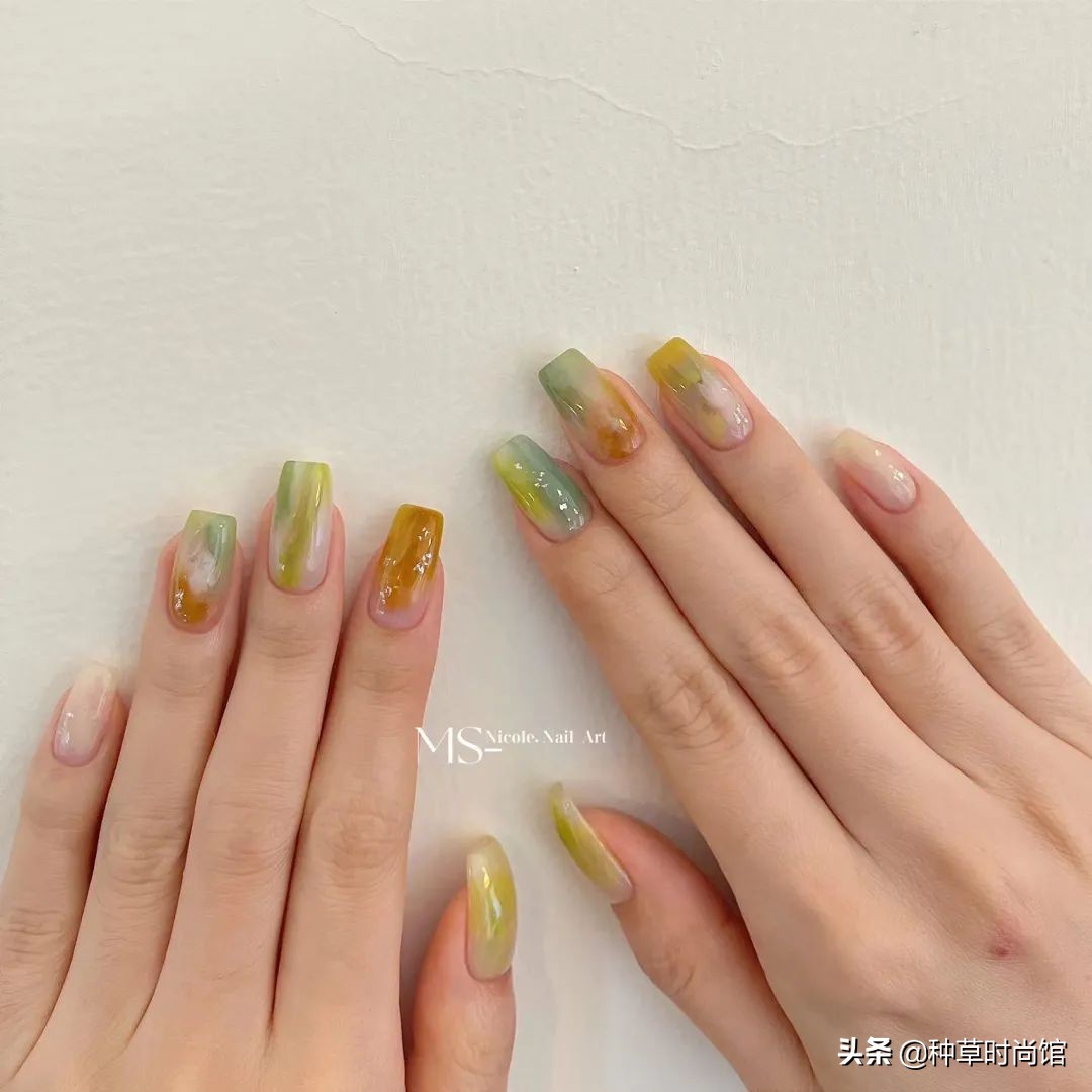 秋冬超显白高级感美甲,春日美甲图片最新款百搭