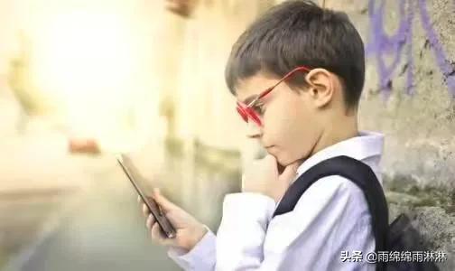 孩子天天玩儿游戏怎么办,孩子不做作业不听话玩手机看电视