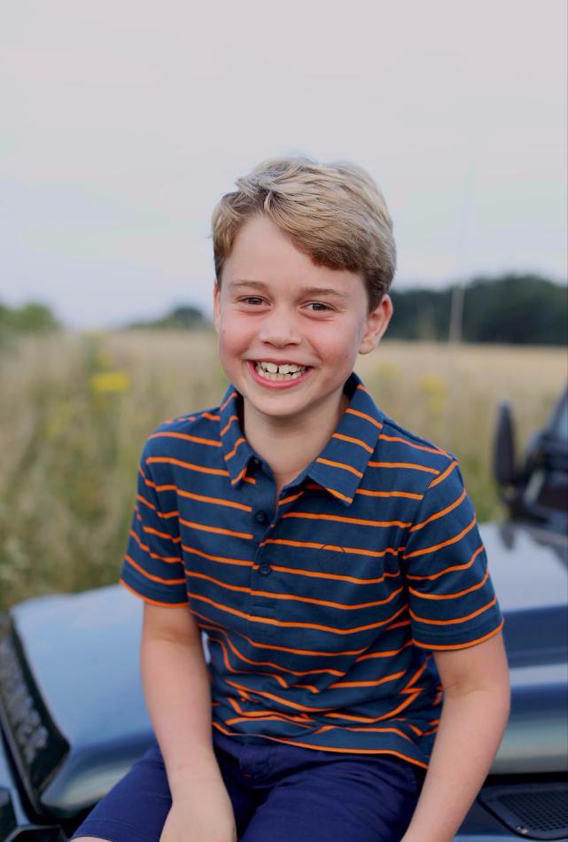 乔治小王子六岁照片,乔治小王子穿着