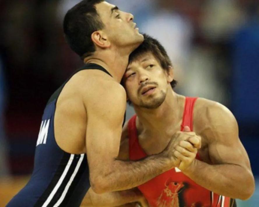 赛场上搞笑的瞬间救人,职业赛场上的十大爆笑场面