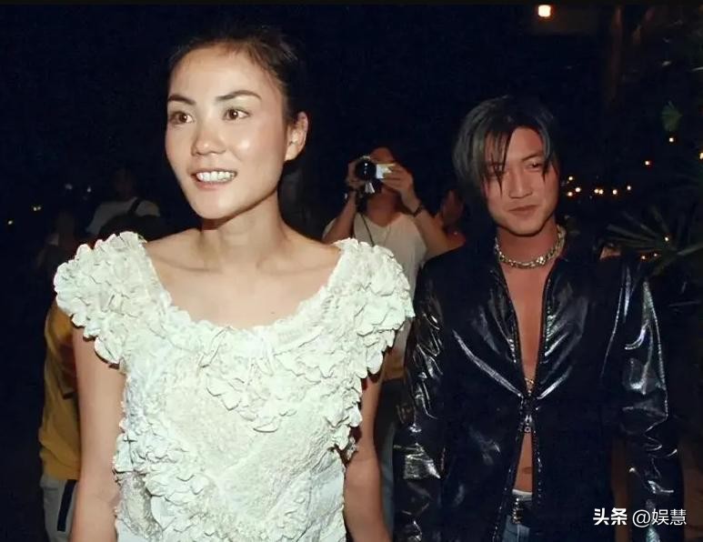 王菲谢霆锋同台最新真实消息,王菲谢霆锋牵手圈内人如何评论