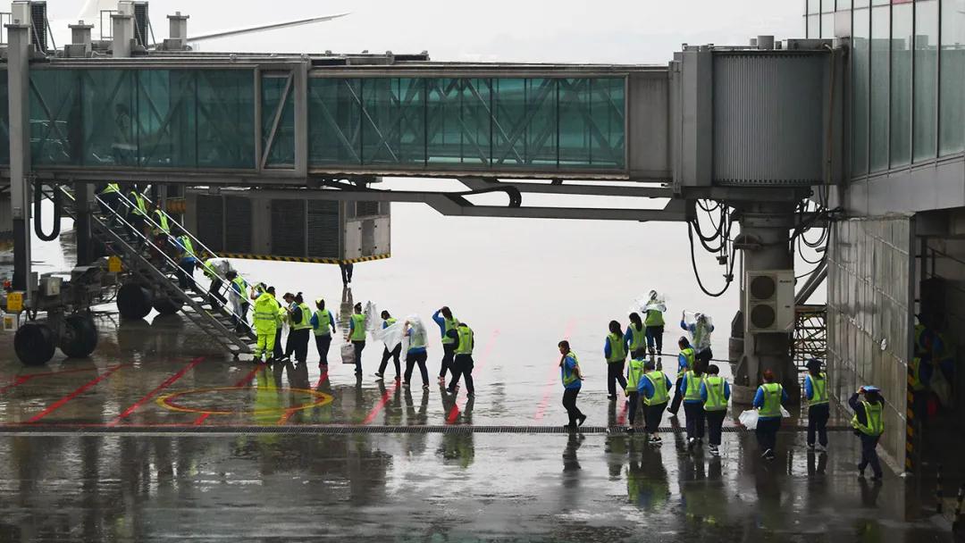 经停需要下飞机吗,经停45分钟用下飞机吗