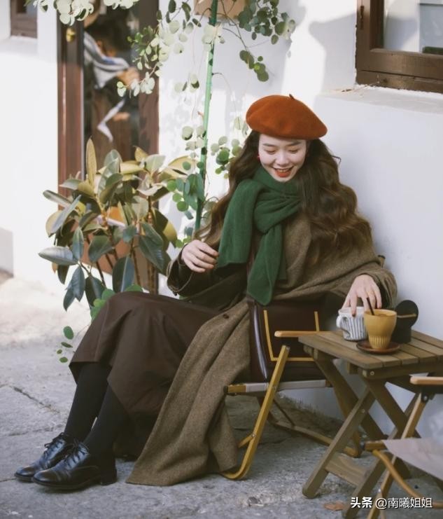 杨幂同款镂空马丁靴显腿粗吗,杨幂带火的鞋子素材