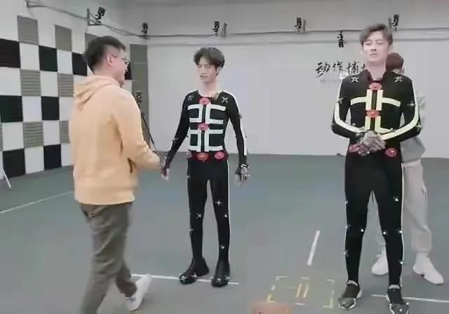 瘦成纸片的明星图片,瘦成纸片人的男明星